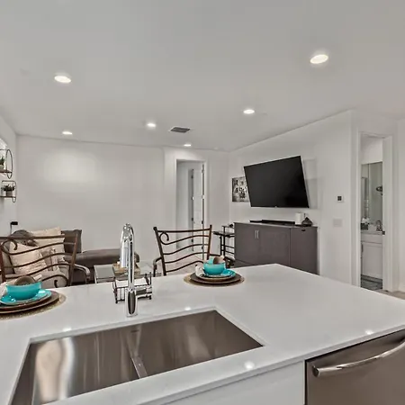 At Your Service - Modern Amenities, Urban Location, Sophisticated Style Phoenix Exterior photo